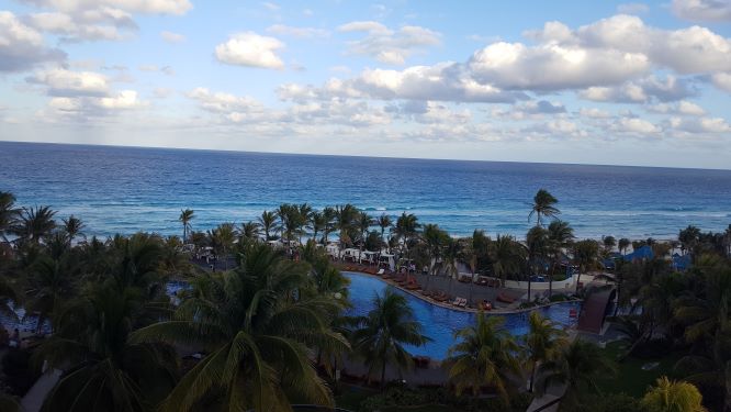 Grand Oasis pool and beach